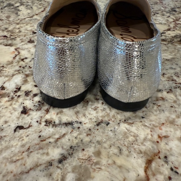 Sam Edelman Women’s Silver Loafers Gold Horsebit hardware size 8.5 metallic - Picture 4 of 7